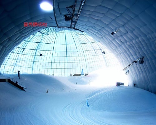 室內(nèi)氣膜滑雪場