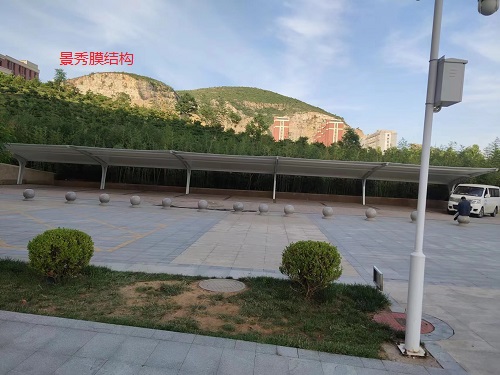 停車(chē)棚生產(chǎn)廠(chǎng)家哪家好一點(diǎn)呢？